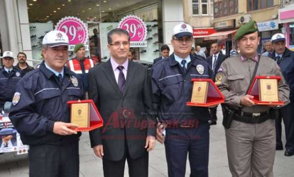 Başarılı Polisler Ve Jandarma Personeli Ile Yılın Şoförüne Plaket Verildi