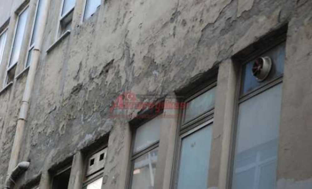 Bu Binaya Tadilat Lazım