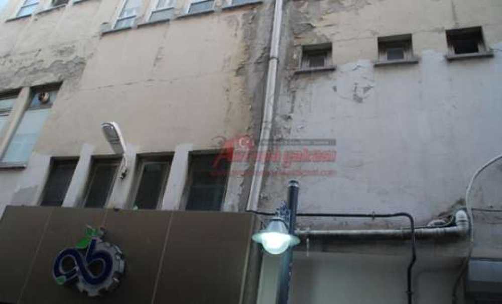 Bu Binaya Tadilat Lazım