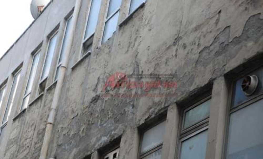 Bu Binaya Tadilat Lazım