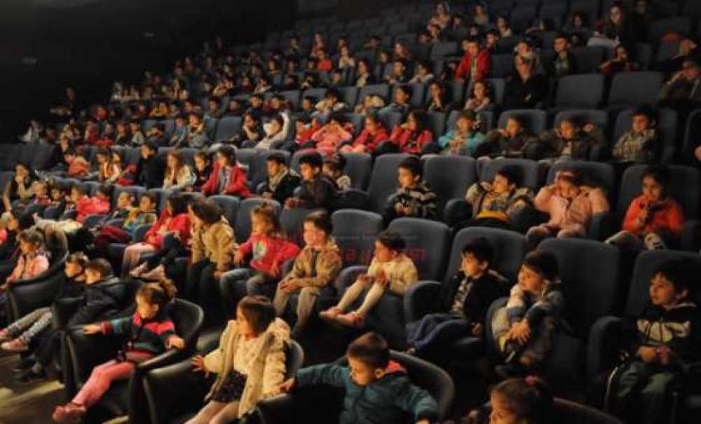 Çocuklar Barış Ve Sevgi Ile Buluştu