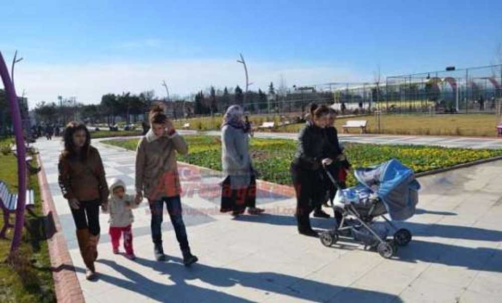 Güneşi Görenler Cumhuriyet Parkı'na Koştu