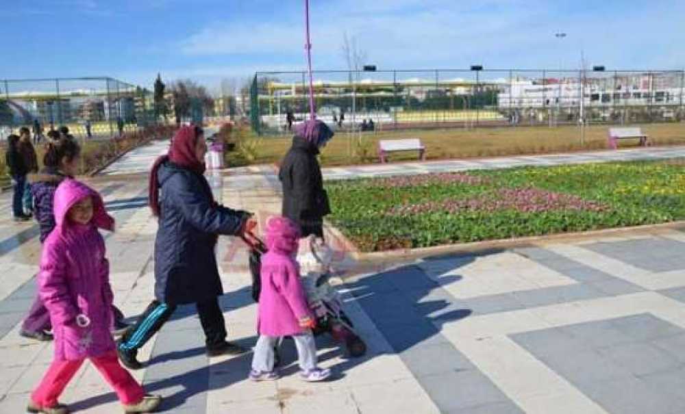 Güneşi Görenler Cumhuriyet Parkı'na Koştu