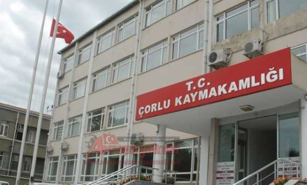 Çorlu`da Bayraklar Yarıya İndirildi, Sela Okutuldu