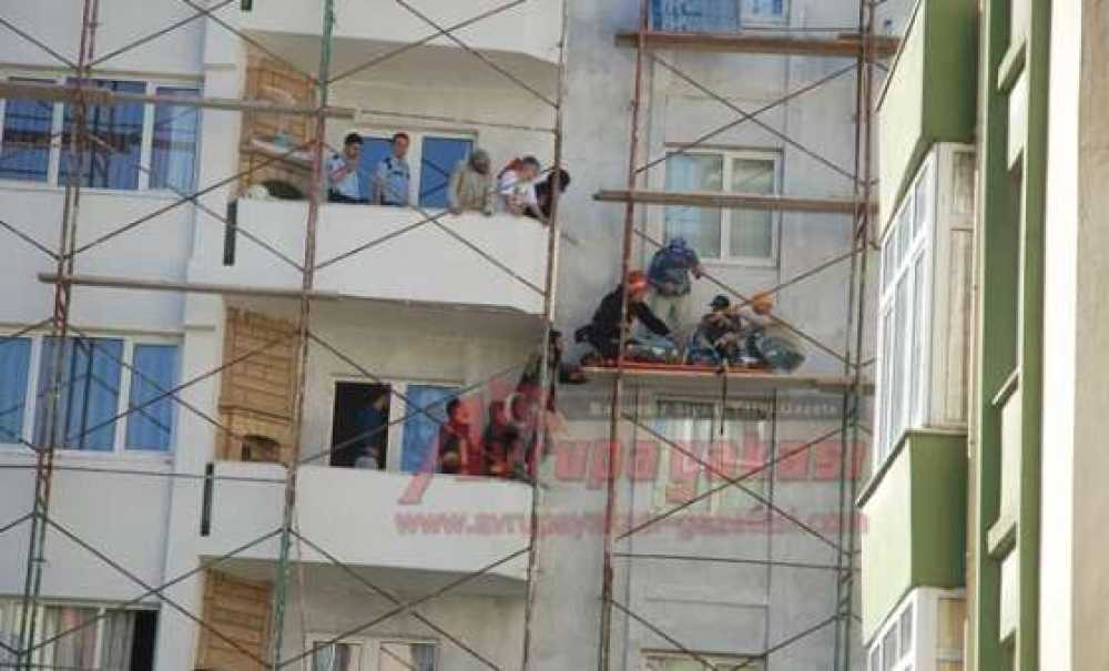 İskelede Mahsur Kalan İşçiyi İtfaiye Kurtardı