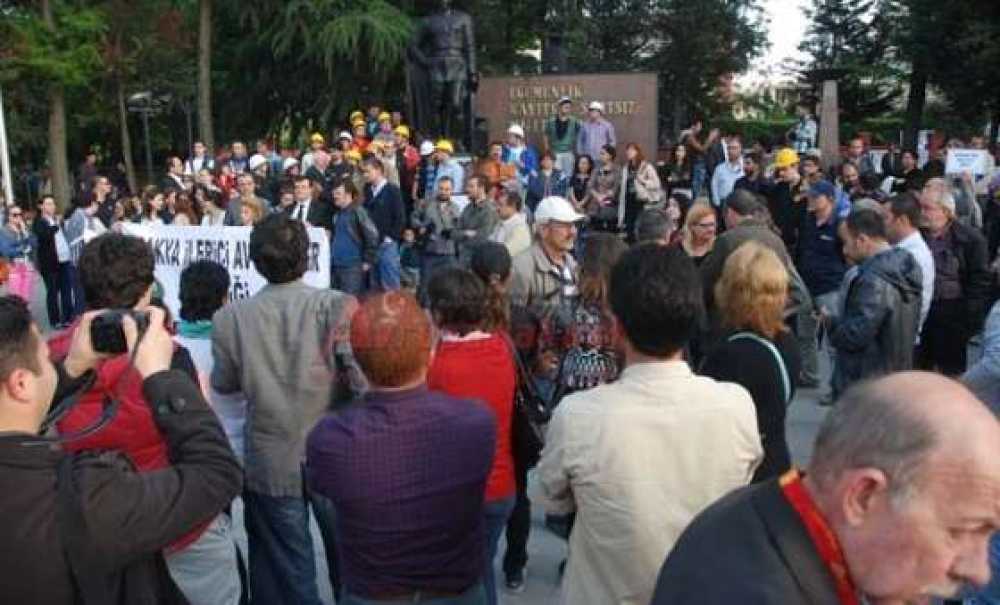 Çorlu Soma`nın Yasını Tutuyor