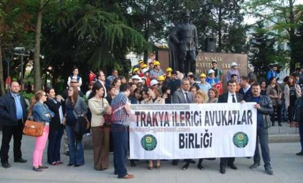 Çorlu Soma`nın Yasını Tutuyor