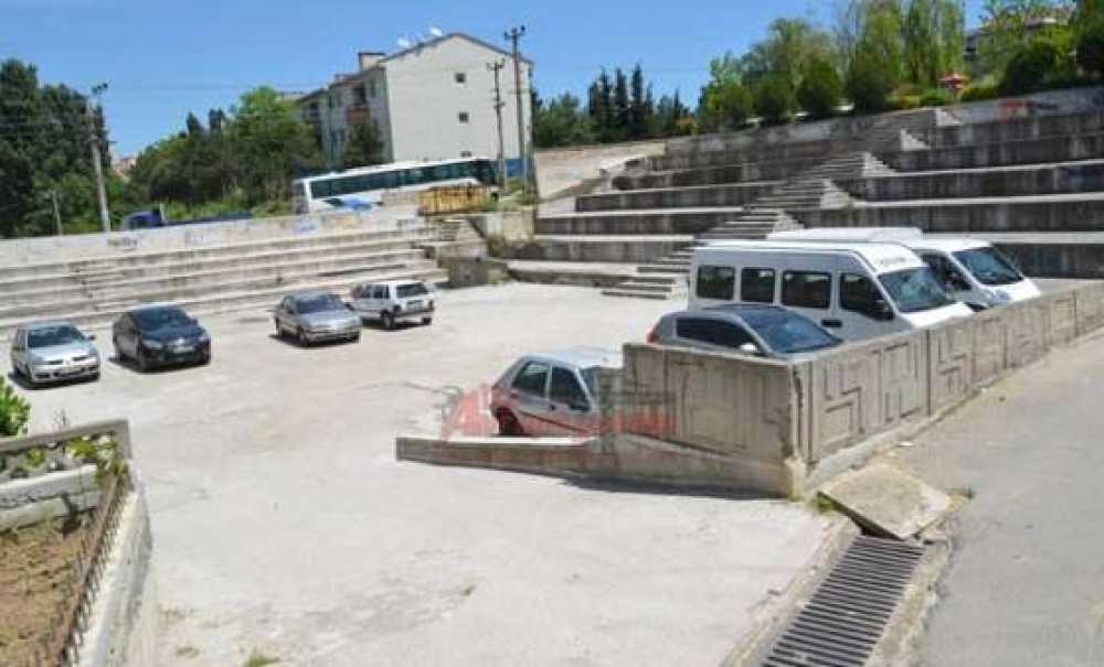 Çardaklı Çeşme Otoparkı!