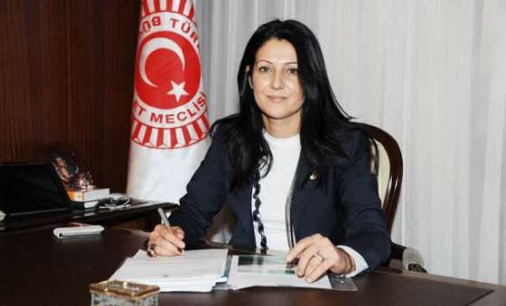 Özlem Yemişçi`den Miraç Kandili Kutlaması