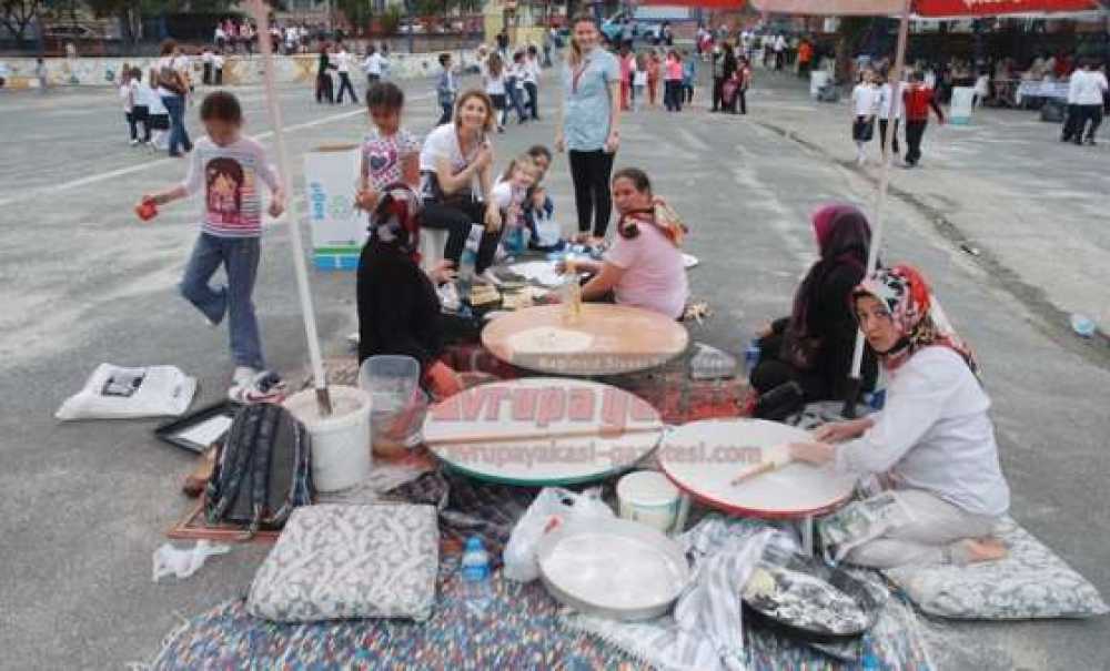 Velilerden Okul Yararına Kermes