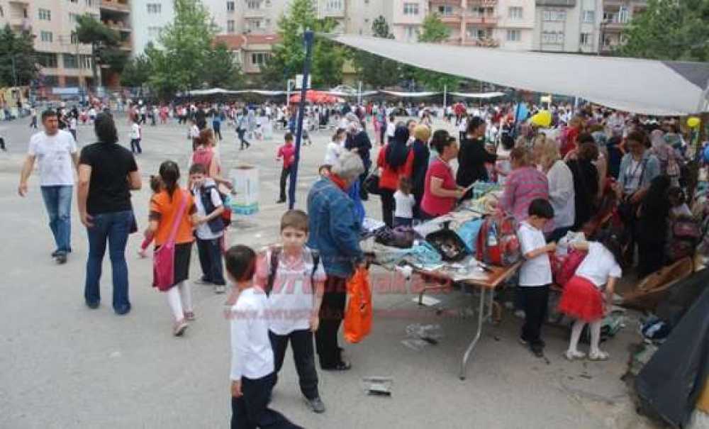Velilerden Okul Yararına Kermes