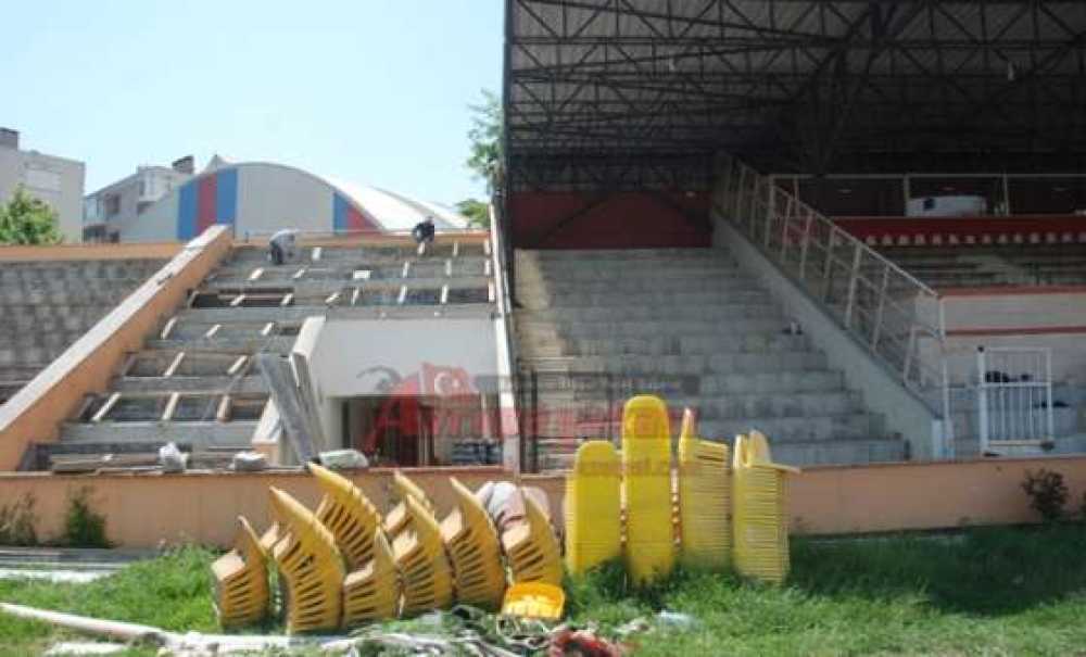 Zemin Tamam Sıra Tribünlerde