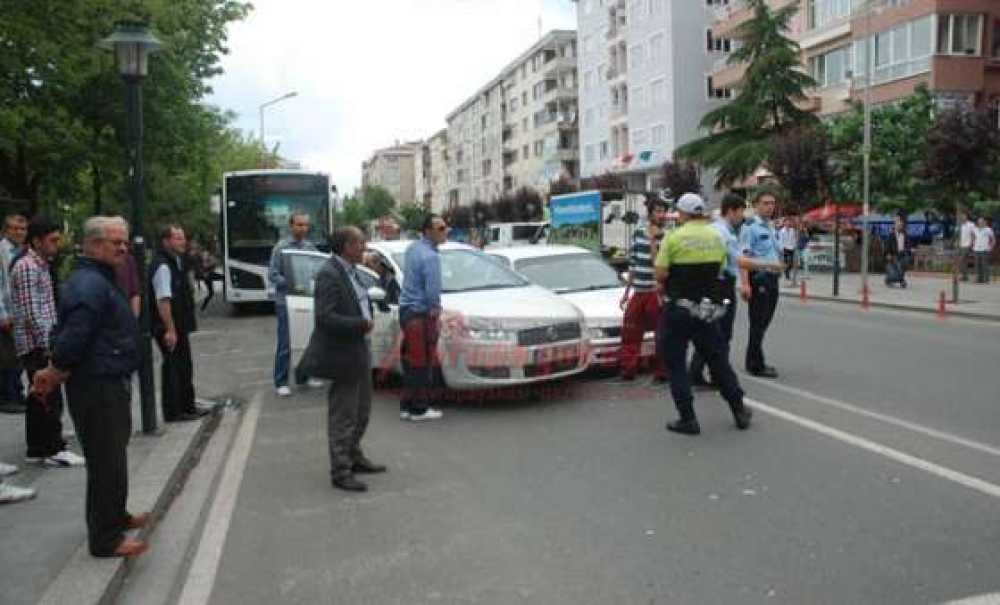 Omurtak Caddesi`nde Kaza 1 Yaralı