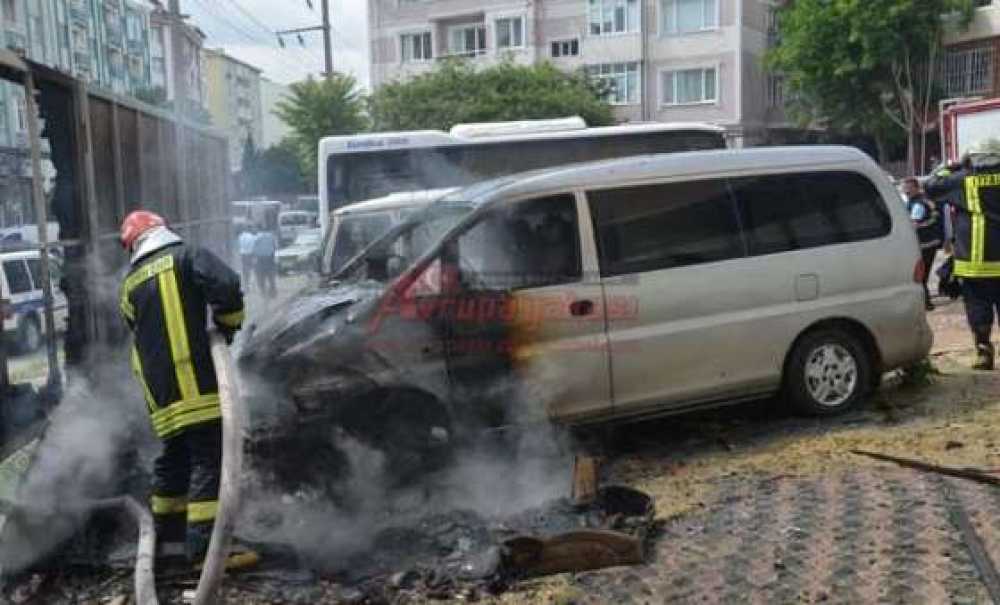 Kamyonet Alev Alev Yandı