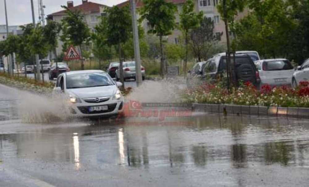 Yağmur Yağdı Böyle Oldu