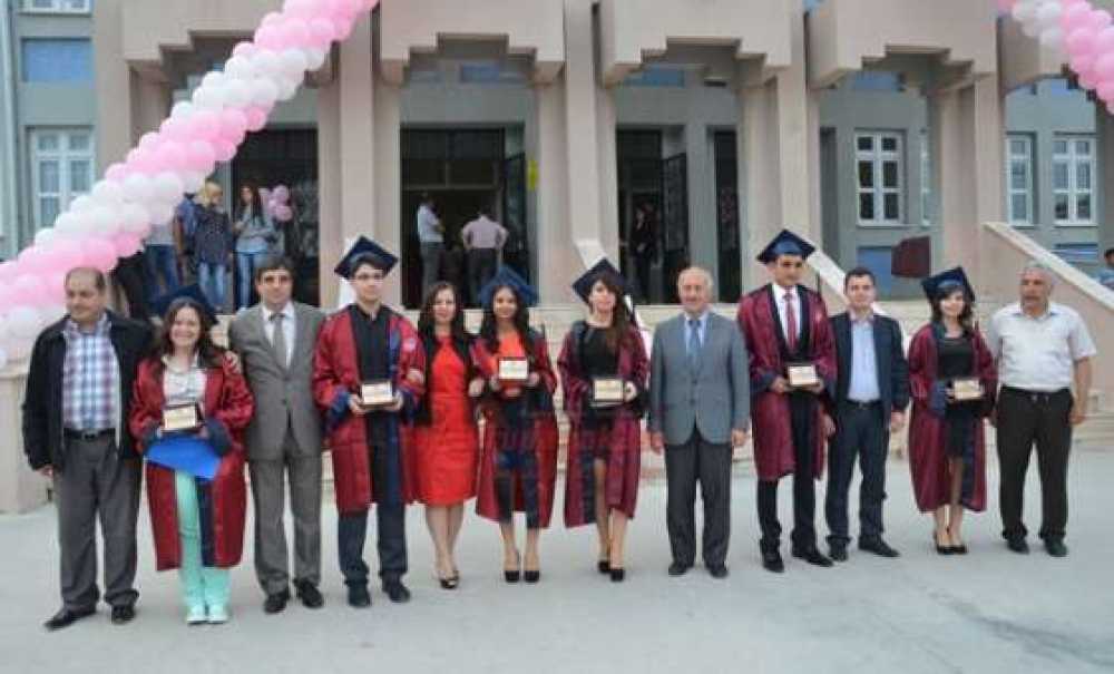 274 Öğrenci Diploma Aldı
