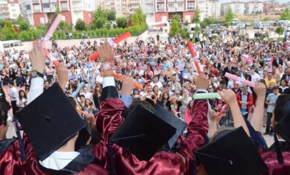 274 Öğrenci Diploma Aldı