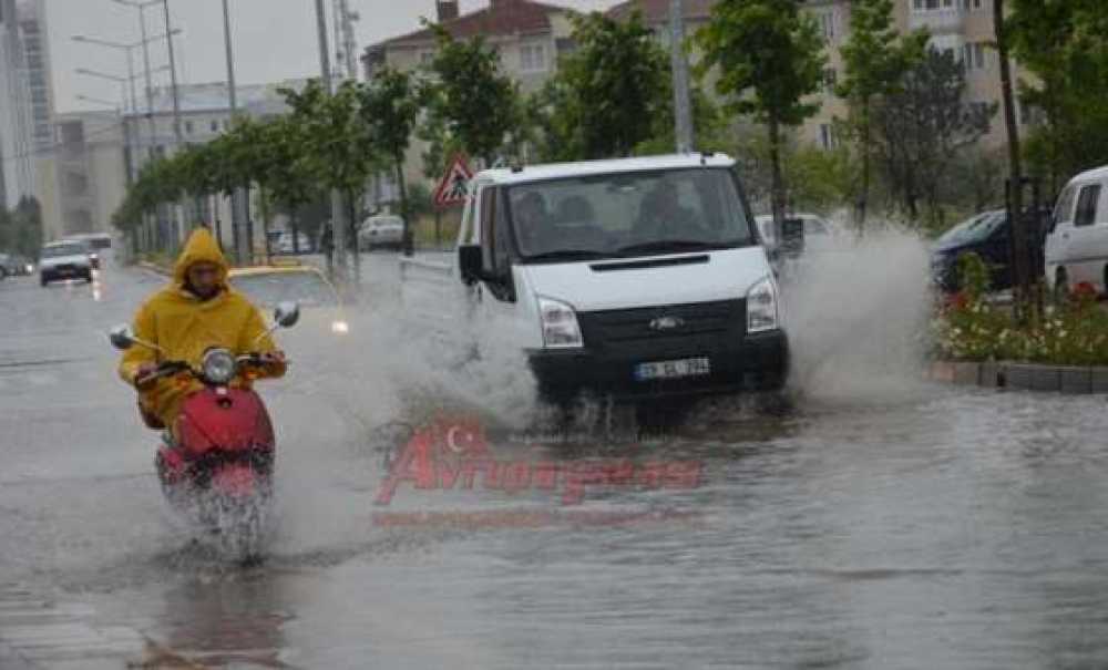 Yağmur Hayatı Felce Uğrattı