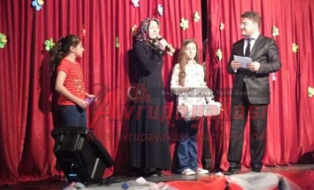 Cennet Çiçekleri Öğrencilerinden Yılsonu Programı