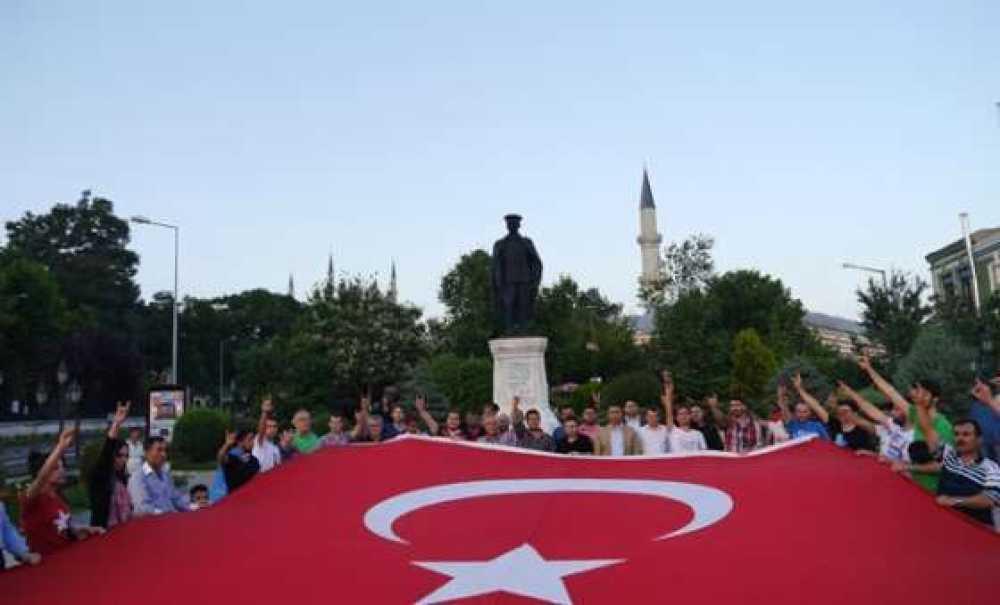 Türk Bayrağının İndirilmesine Edirne'den Dev Türk Bayraklı Tepki