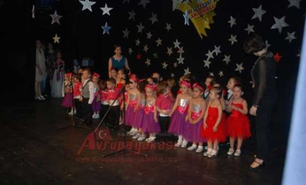 Kırçiçekleri`nden Yılsonu Gösterisi