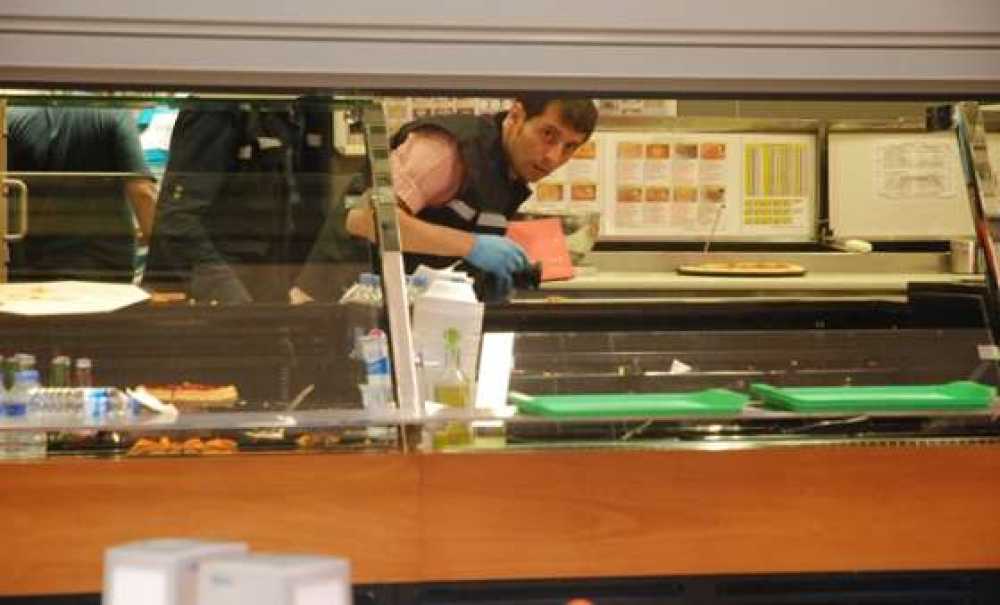 Polis Pizzacıya Kurşun Yağdırdı