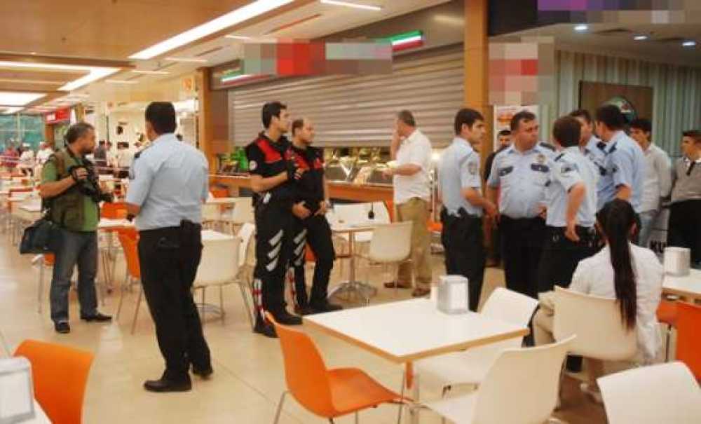 Polis Pizzacıya Kurşun Yağdırdı