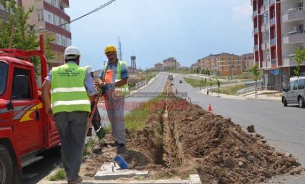 Erdal İnönü Caddesi'nde Tredaş Çalışması