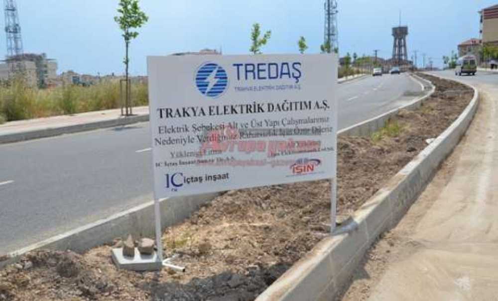 Erdal İnönü Caddesi'nde Tredaş Çalışması