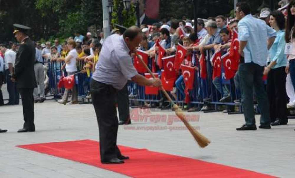 Kırmızı Halı Hassasiyeti