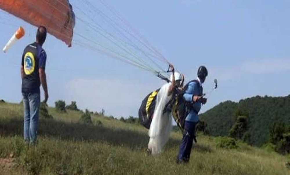 Mutluluktan Uçtular