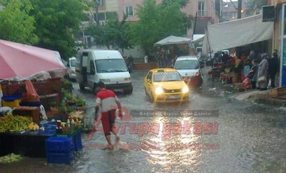 Perşembe Pazarını Sel Vurdu