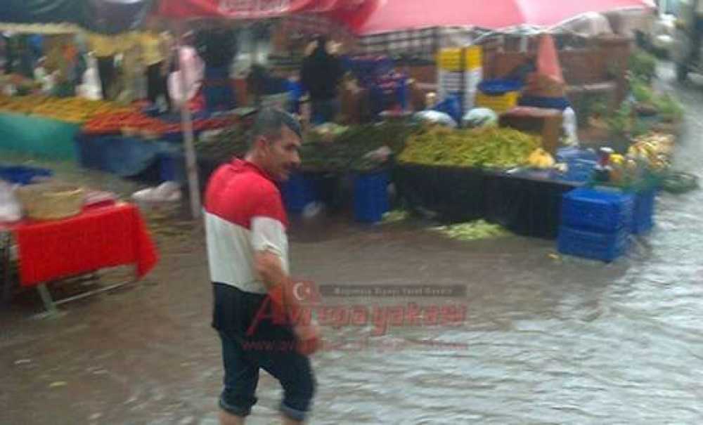 Perşembe Pazarını Sel Vurdu