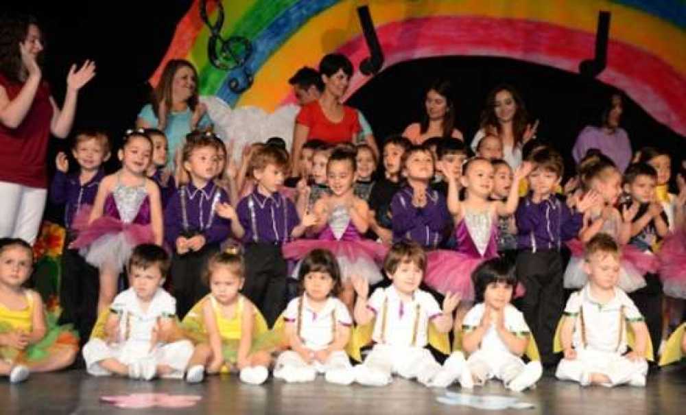 Neşe Erberk Anaokulu Öğrencilerinden Yılsonu Gösterisi