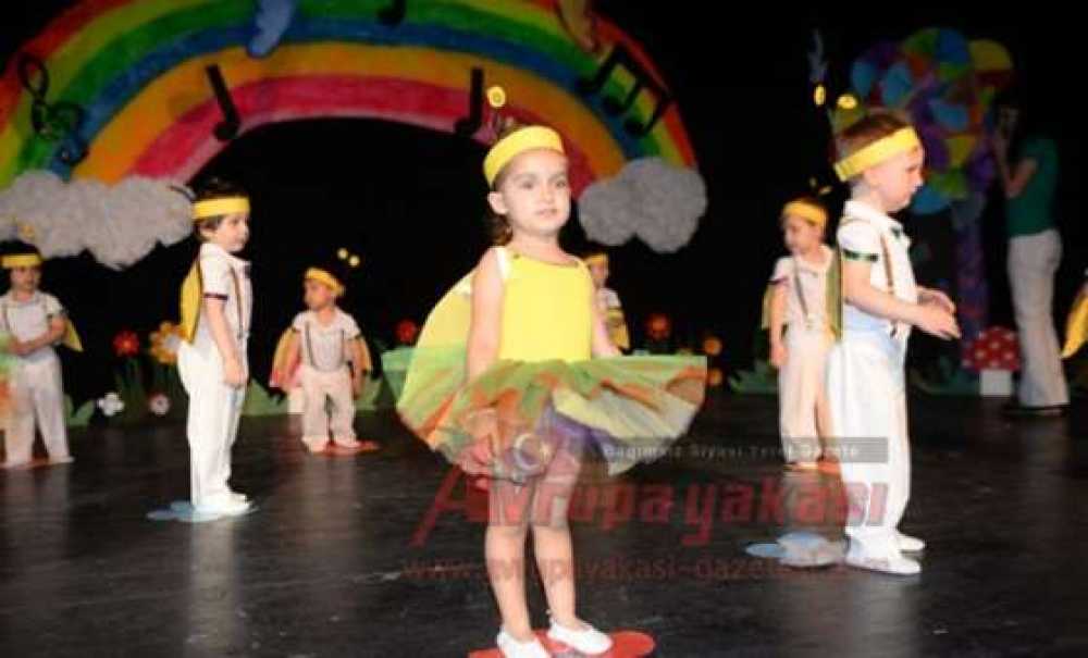 Neşe Erberk Anaokulu Öğrencilerinden Yılsonu Gösterisi