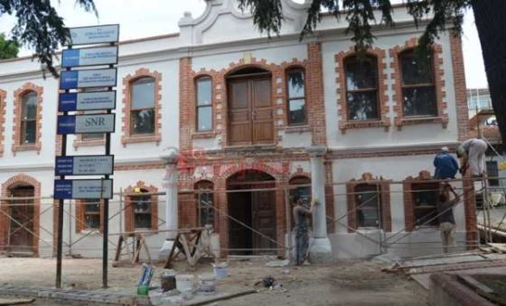 Tarihi Belediye Binasında Restore Sürüyor