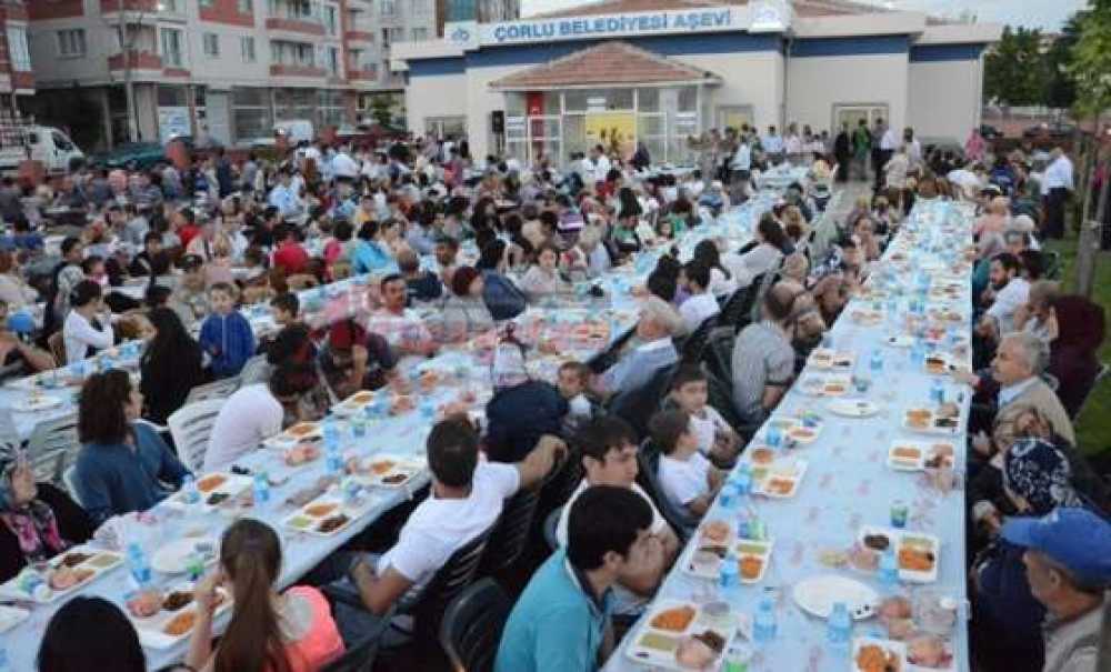 Çorlu Belediyesi Aşevi`nde İftar Programları Sürüyor