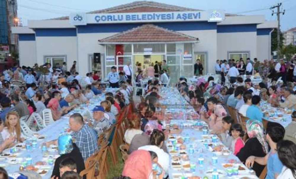 Çorlu Belediyesi Aşevi`nde İftar Programları Sürüyor