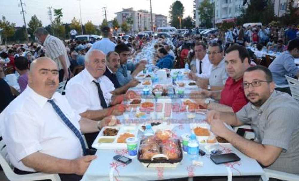 Çorlu Belediyesi Aşevi`nde İftar Programları Sürüyor