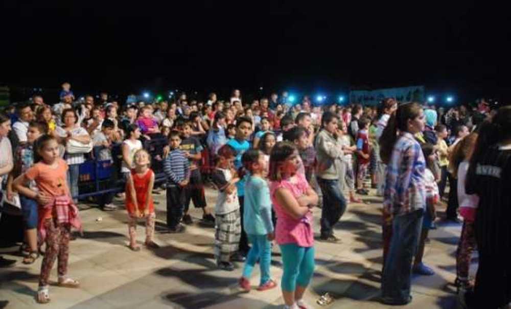 Çocukların Kukla Sevgisi