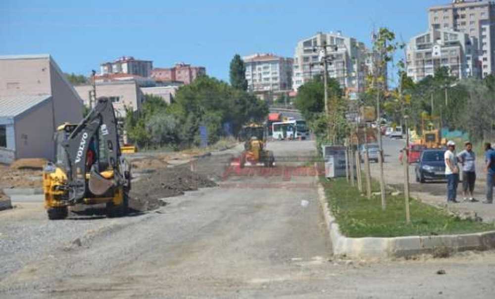 Yeni Sanayi Sitesinin Yolları Yapılıyor