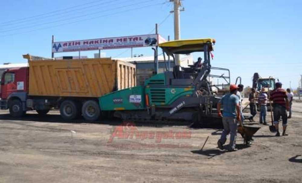 Yeni Sanayi Sitesinin Yolları Yapılıyor