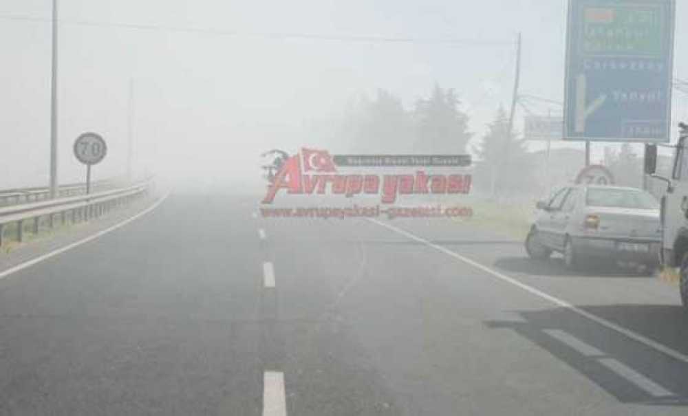 Yangın Karayolunu Ulaşıma Kapattı