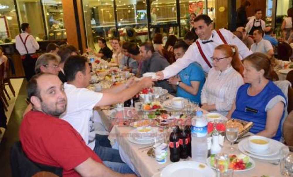 Tempo Fm'den İftar Yemeği