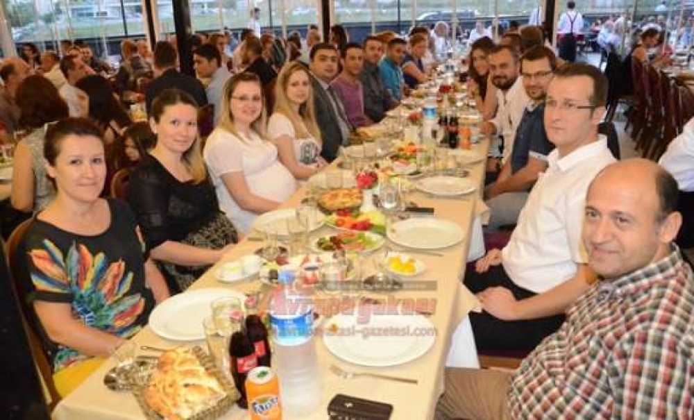 Tempo Fm'den İftar Yemeği