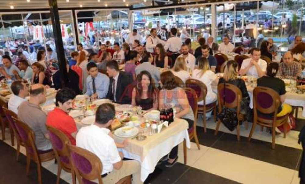 Tempo Fm'den İftar Yemeği