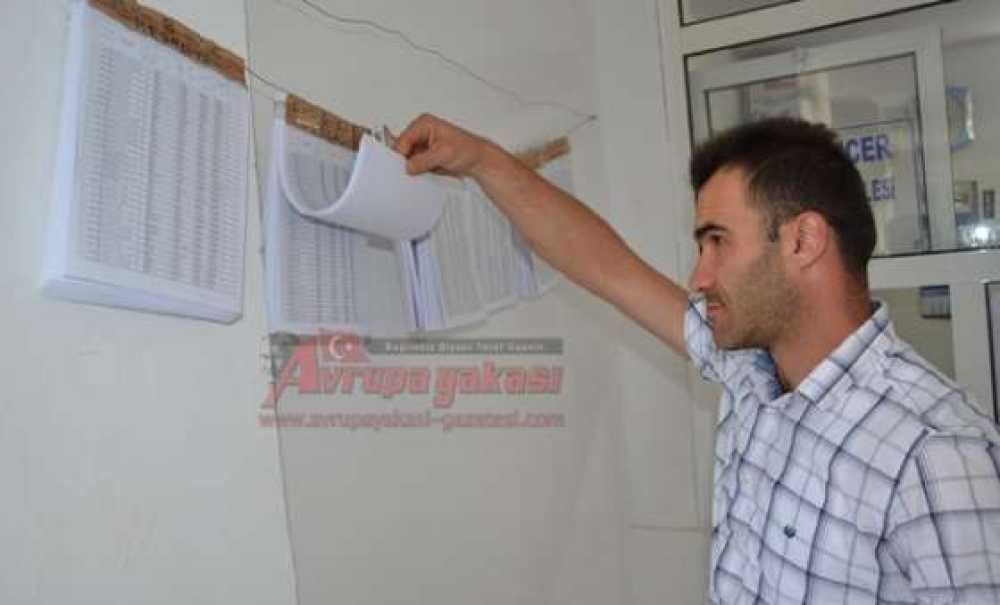 Seçim Listeleri Askından İniyor