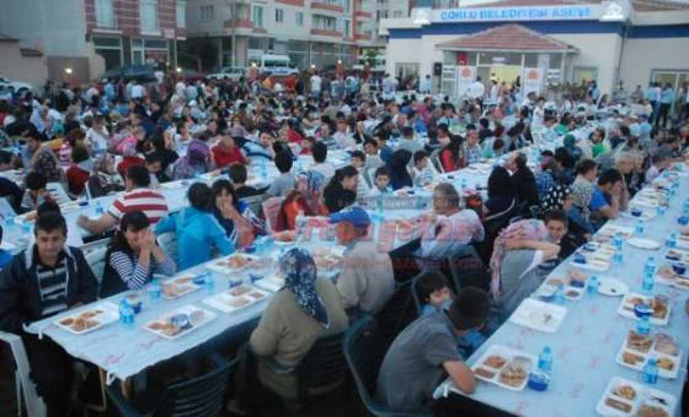 Aşevi'nde İftarlar Devam Ediyor