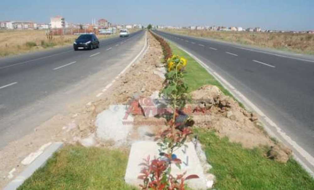 Bülent Ecevit Bulvarı`nın Yol Aydınlatmaları Tamamlanacak