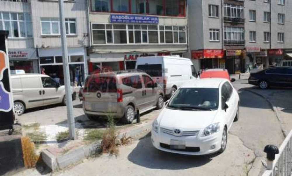 Kaldırımlar Otoparka Döndü